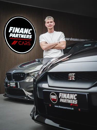 Adam Uharek v showroome Financ Partners Cars